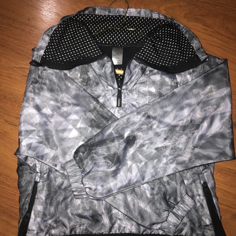 Gray wind breaker